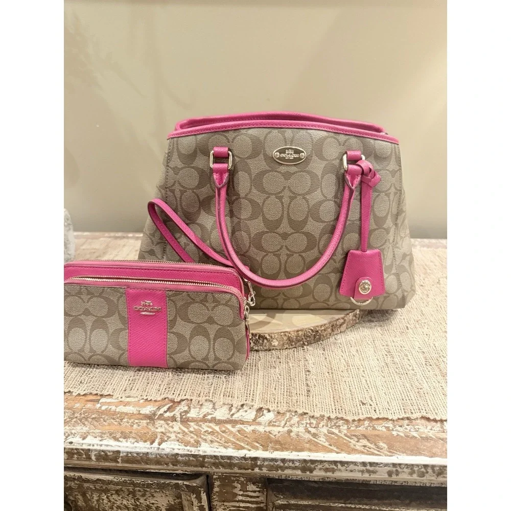 COACH Signature Margot Carryall & Wrislet 2pc Set Khaki & Pink PVC Crossbody - Picture 1 of 16